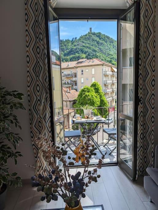 Bright Flat Just 10 Minutes From The City Centre Côme Esterno foto