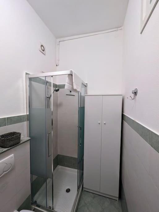 Bright Flat Just 10 Minutes From The City Centre Côme Esterno foto