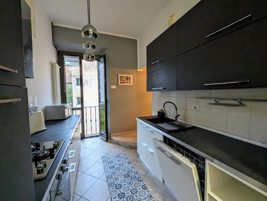 Bright Flat Just 10 Minutes From The City Centre Côme Esterno foto