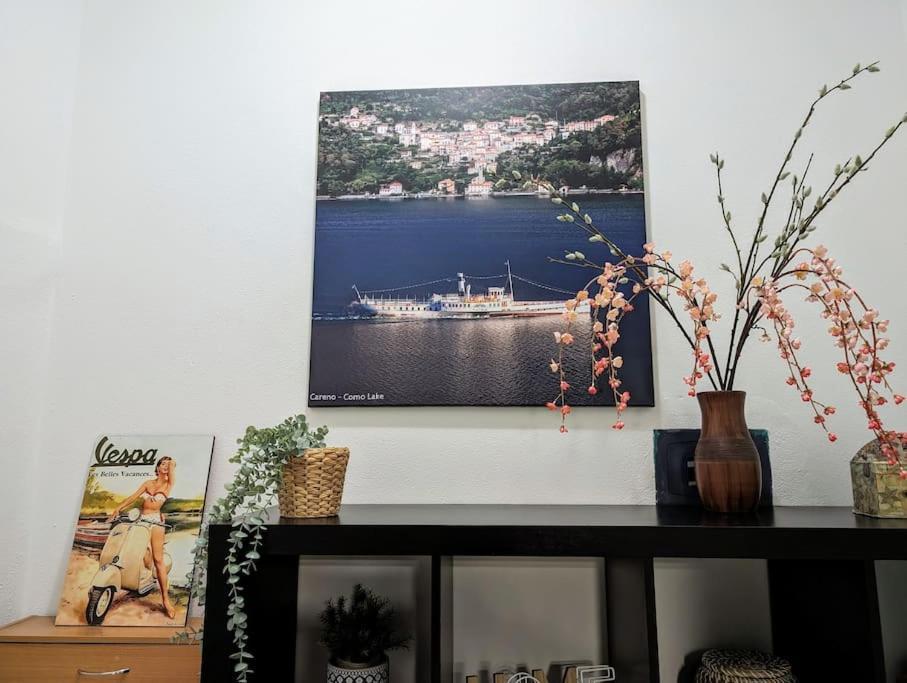 Bright Flat Just 10 Minutes From The City Centre Côme Esterno foto