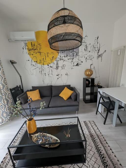 Bright Flat Just 10 Minutes From The City Centre Côme Esterno foto